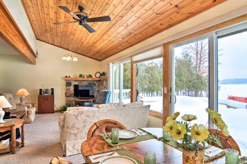Cedar Cottage, Private Beach on Lake Leelanau
