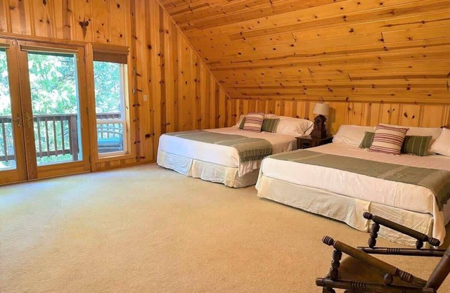 Cedar Cove Retreat – Spacious Cabin w/Lake Access & Multiple Living Areas in Tw