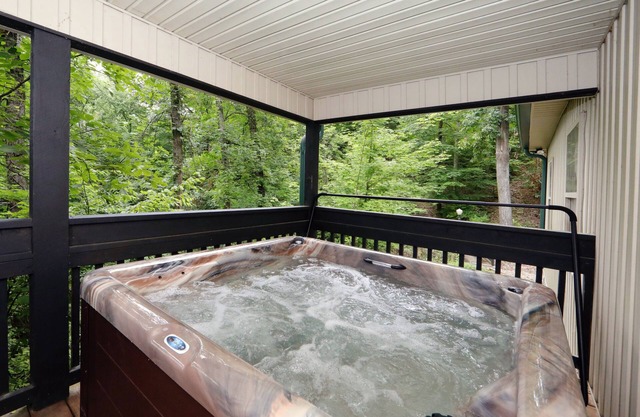 Cedar Falls 8 - Three Bedroom Chalet