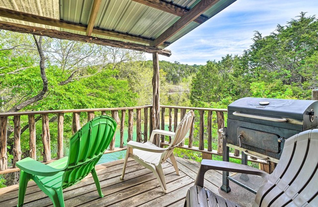 'Cedar Falls Cabin 5': 1/2 Mile to Turner Falls