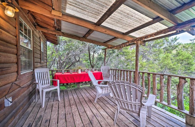 Cedar Falls Cabin Nestled by Honey Creek