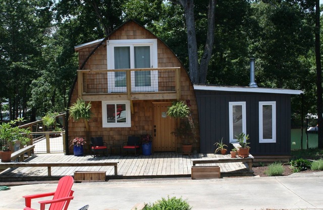 Cedar House - A beautiful little home with balconies and deck on Lake Hartwell!