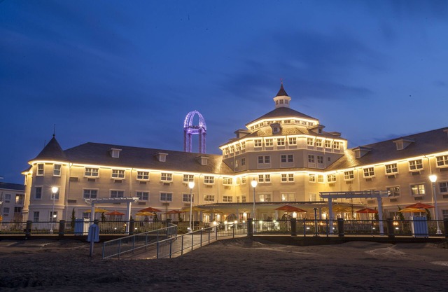 Cedar Point's Hotel Breakers