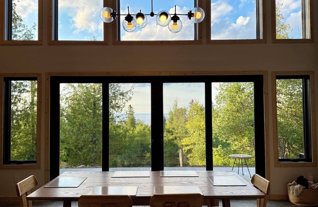 Cedar Solace Cabin: Lake Superior Views, 7 min to Skiing, Private Forest + Sauna