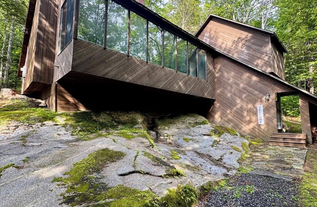 Cedar&Stone: Cozy cabin in the Western Maine Mountains. Skiing, hiking, biking