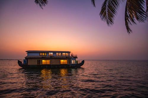 Cee Pee House Boats