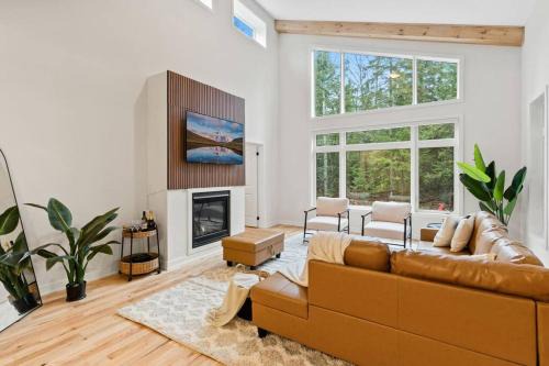 Celestial Cottage with HotTub, Cold Plunge,Games