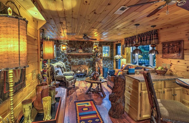Celo Cabin w/ Deck in Pisgah National Forest