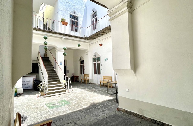 Central Spacious, Clean Apartment 4-6 family & pet, Ideal for Family or Groups