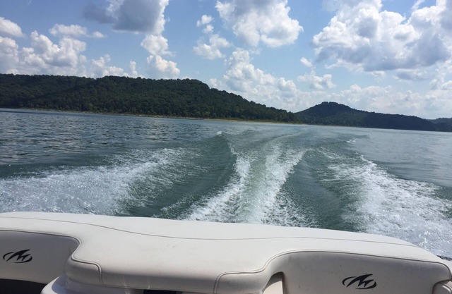 Center Hill Lake, family/pet friendly home on nearly 2 acres, sleeps 12-14
