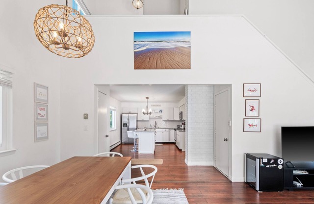 Center of Town - Ideal for Beach, Golf & Tennis