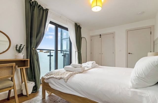 Central 1BD Free Underground Parking