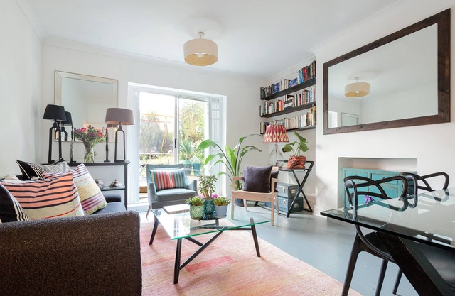 Central 2 bedroom apartment, 3 min walk to tube