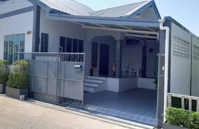Central 2-bedroom home in Hua Hin with AC, WiFi, Full kitchen, washing machine