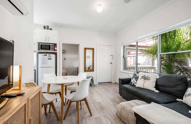 Central and modern 2 bedroom unit at Smugglers