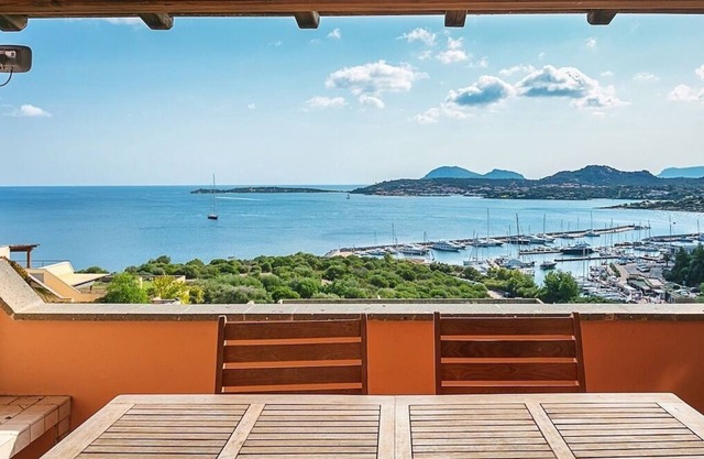 Central Apartment ‘Bilocale Asfodeli’ Close to Beach with Incredible Sea View & Balcony