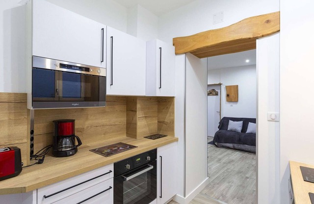 Central Apartment for 4-6, Secure, Fully-Equipped, Near Ski Lift
