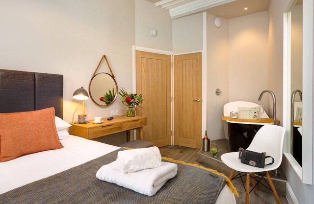 Central Apartment in Ambleside with parking by LetMeStay