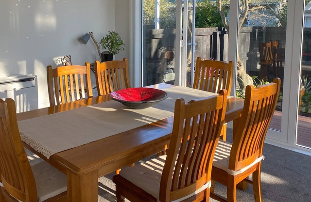 Central Cashmere Location 2 Bedrooms, Large Lounge