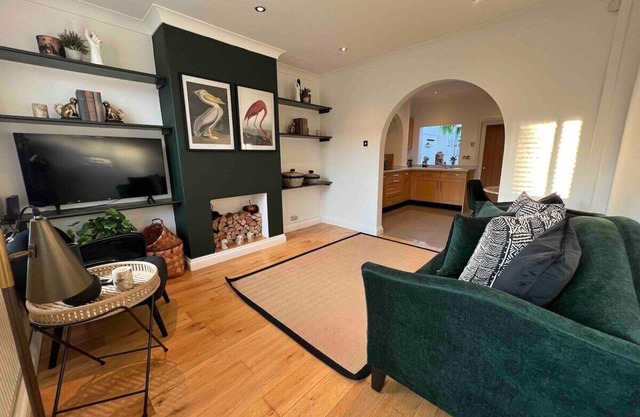Central Cottage with Parking by Cheshire Escapes