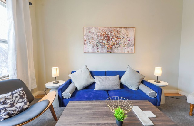 Central Haven Escape: Stylish 3BR With Free Parking