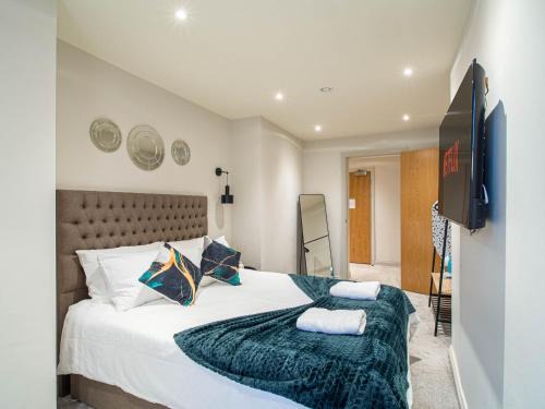 Central Leeds Apartment by Briggate Free Parking