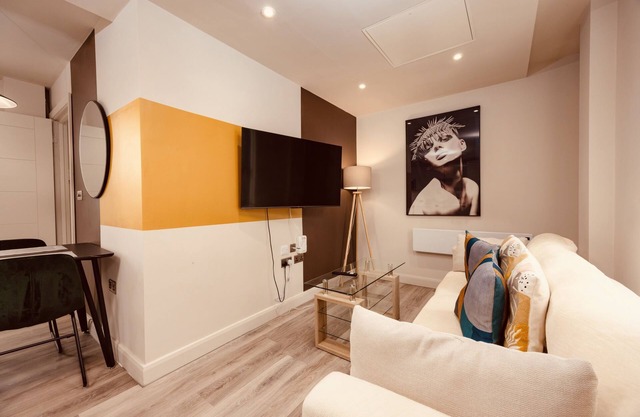 Central Leeds Penthouse 2BR Duplex&Free Parking