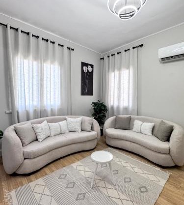 Central Luxury Stay, Stylish Urban Escape