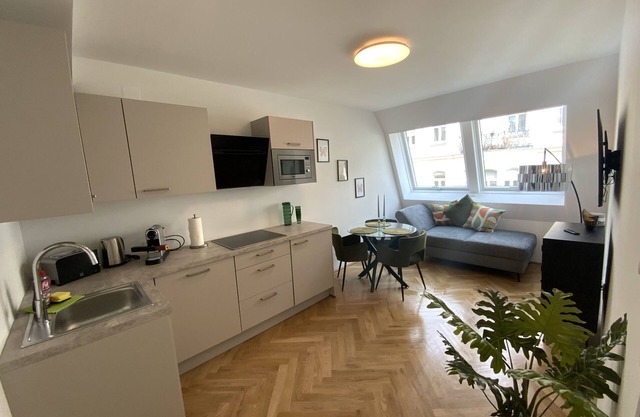 Central & Modern in Trendy Area | HG22