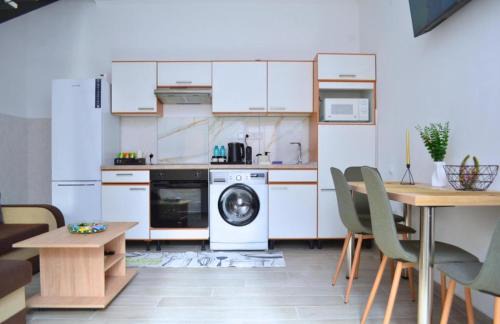 Central Nest parcare inclusa by Summer Smile