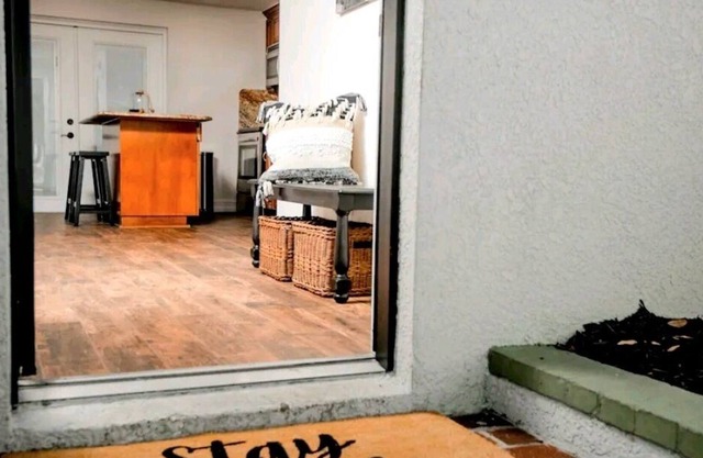 Central newly renovated Home. Walking distance to stores & restaurants.