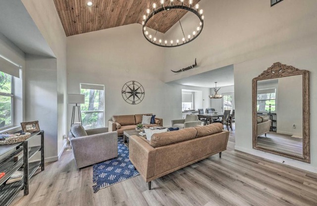 Central Ruidoso Retreat with Deck and Game Room!