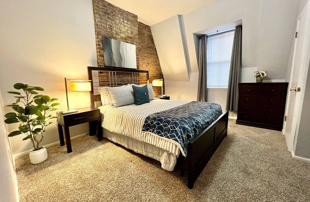 Central Soulard 2 Bedroom 2 Bath - In Unit Laundry - Long Term Welcome