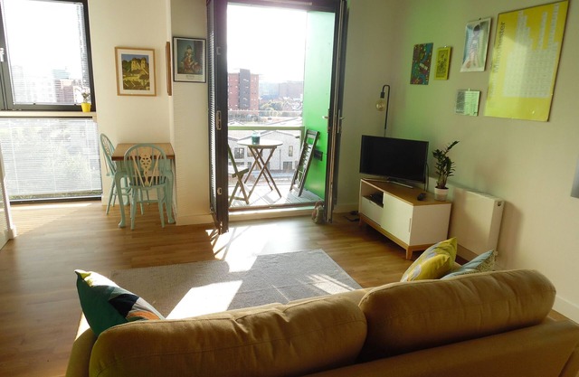 Central, spacious & contemporary apartment