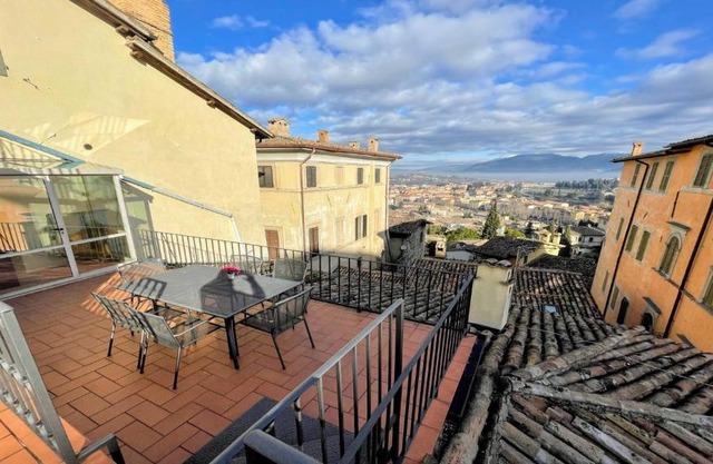 Central Spoleto 6 guests apt with terrace