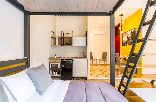 Central Station - Apartments & Suites - Capri
