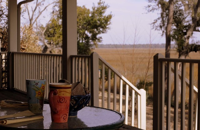 Central to Beaufort, HHI, birding refuges, Parris Island. Pet & family friendly.