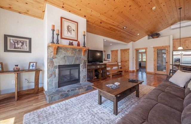 Central Truckee Ski Lease!