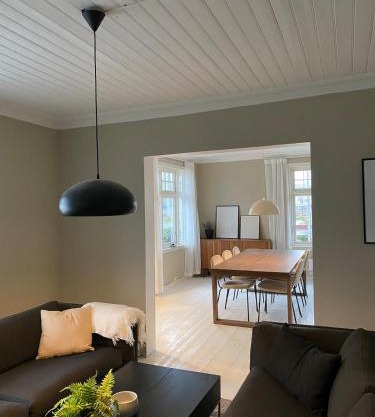 Centrally located 6-room detached house