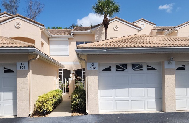 Centrally located Beautiful First Floor 2/2 Condo w/Garage minutes from Beach!