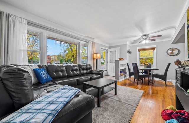 Centrally Located Cozy Home W/Game & Yoga Rooms