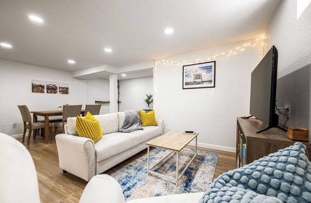Centrally Located Cozy Guest Suite in Denver!