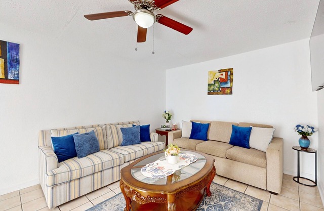 Centrally located, dog friendly, comfortable home with AC and WD