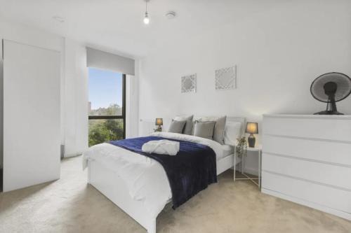 Centrally Located - Modern - 2Bed - 2Bath Apartment