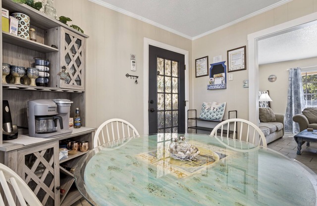 Centrally Located Cute Pet friendly 3b/2b in Golf Cart district of Ocean Springs