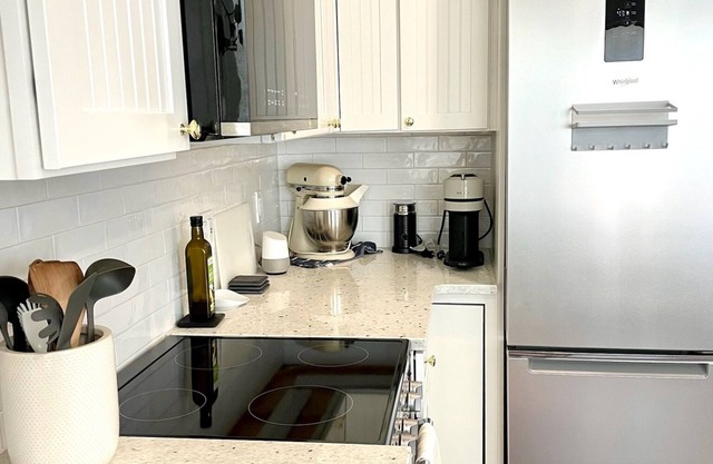 Centrally located walkable to downtown with free parking! Newly renovated 1b/1ba