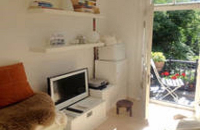 CENTRE OF LONDON, LOVELY, LIGHT, AIRY FLAT WITH BALCONY