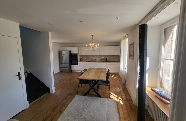 Centre Ville de St Quay, 100m Plage. Place du Marché