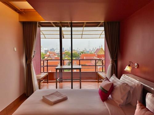 Cha Na Stay at Merry V