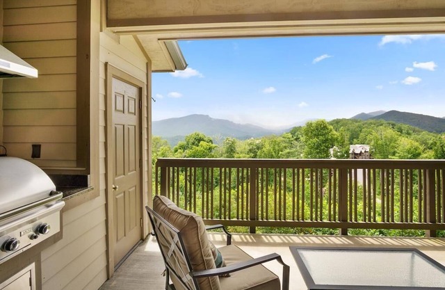 Chalakee Lodge CD-3: Gated Resort, Indoor/Outdoor Pools and Hot Tub, Resort Hot Tub, Fitness, Gas.